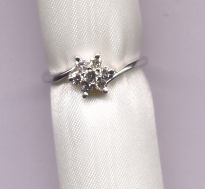 Beautiful 18 Kt Gold Natural Diamond Ring